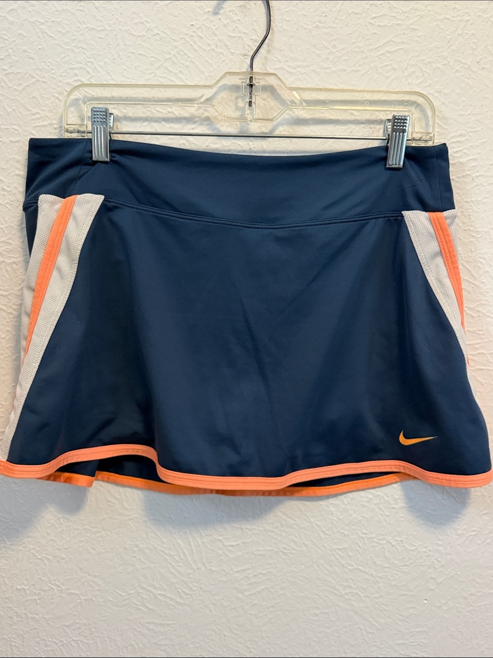 🏃‍♀️🏃‍♀️🏃‍♀️2 for 12$🏃‍♀️🏃‍♀️🏃‍♀️Nike Navy Blue Skort with Orange Trim-large